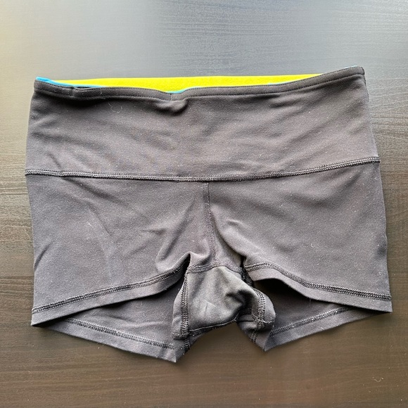 Lululemon Athletica Black/Blue Reversible Athletic Volleyball Boogie Shorts - Picture 4 of 7